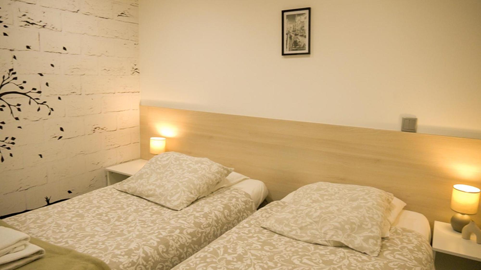 Appartement 1-4 Pers - Aeroport Cdg, Parc Expo, Villepinte - A L'Ombre Du Pin "9" Le Pin  Eksteriør bilde